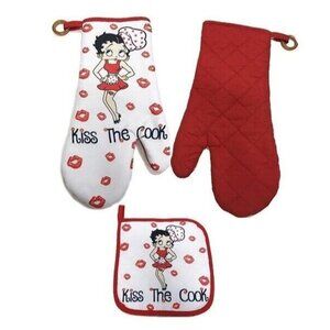 Kiss the Cook New Oven Mitt & Potholder Set Betty Boop Gift Kitchen Photo Lips